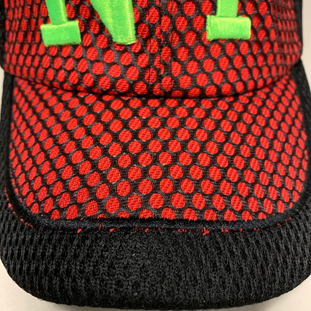 NYC hat Velcro adjustability red black - Picture 3 of 11
